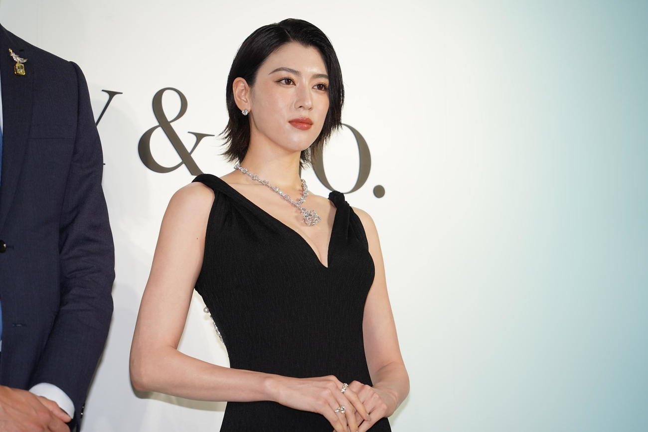 「ティファニー銀座本店　リニューアルオープニングセレモニー」に出席した三吉彩花（撮影・佐藤勝亮）