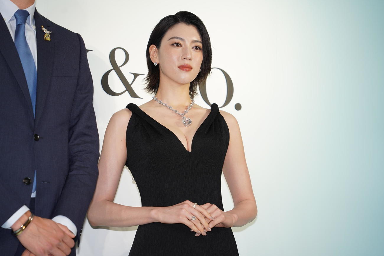 「ティファニー銀座本店　リニューアルオープニングセレモニー」に出席した三吉彩花（撮影・佐藤勝亮）