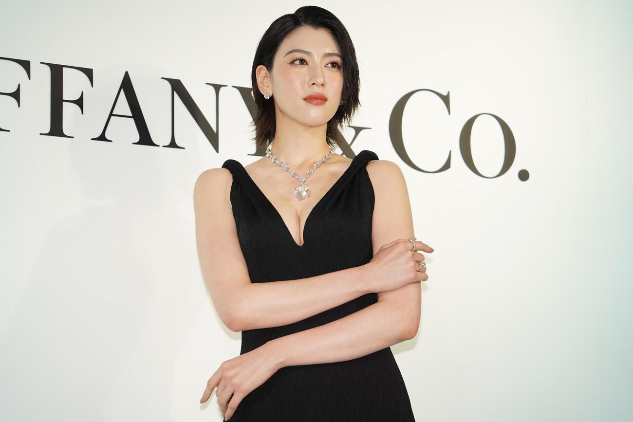 「ティファニー銀座本店　リニューアルオープニングセレモニー」に出席した三吉彩花（撮影・佐藤勝亮）