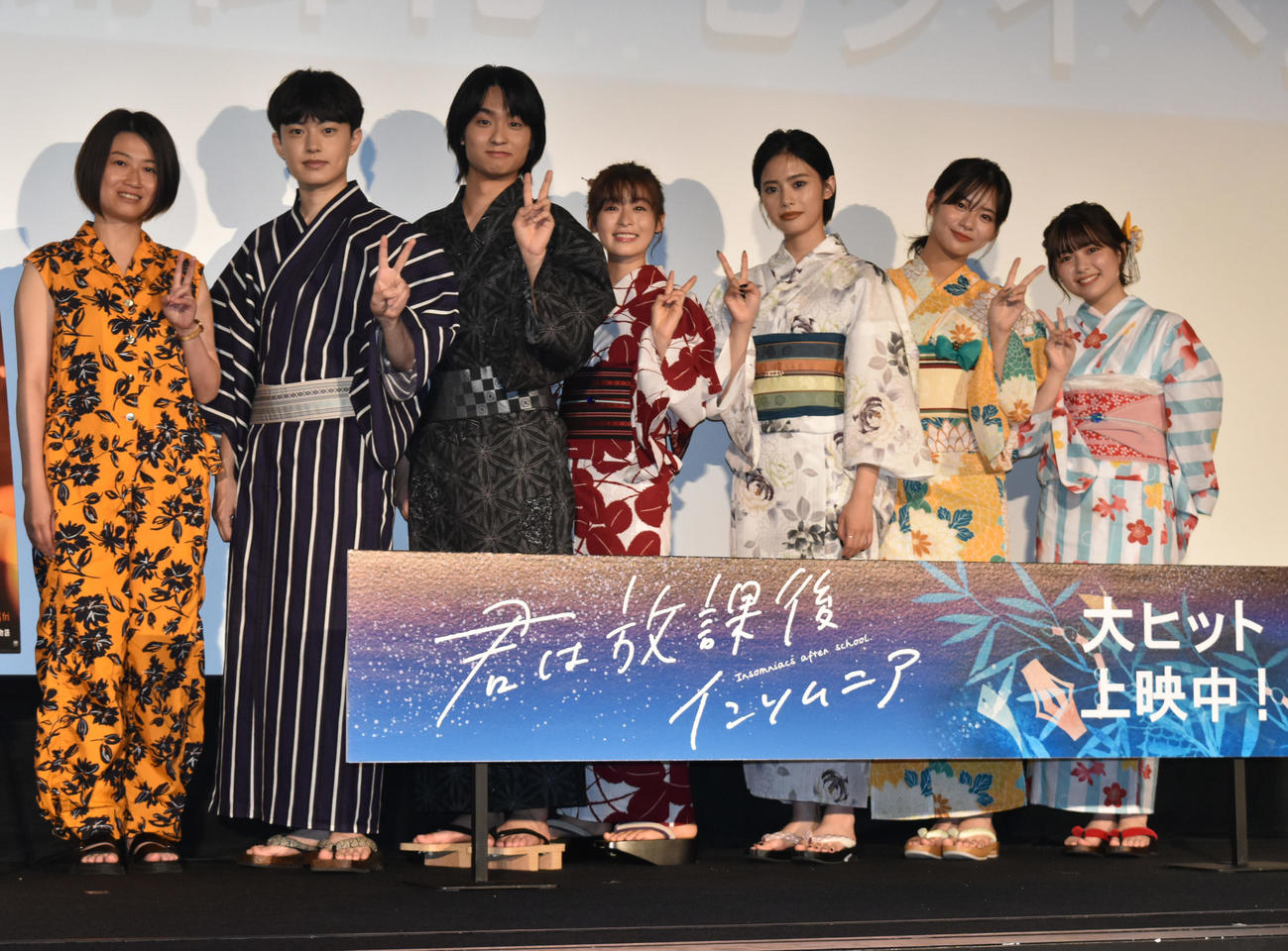 主演映画「君は放課後インソムニア」公開御礼七夕イベントに参加した森七菜（中央）。左から池田千尋監督、上村海成、奥平大兼、1人おいて安斉星来、永瀬莉子、川崎帆々花