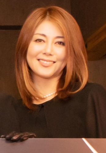岡元あつこ（2019年撮影）