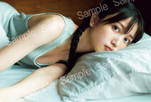 乃木坂46久保史緒里ファースト写真集「交差点」の封入ポストカード画像　撮影／細居幸次郎