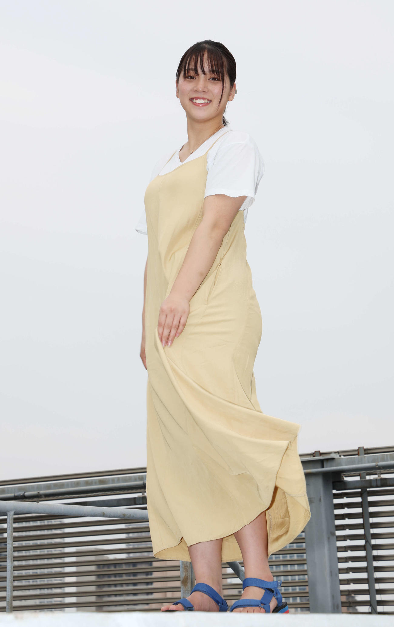 女子大生になり落ち着いた笑顔を見せる山岡雅弥（撮影・宮地輝）