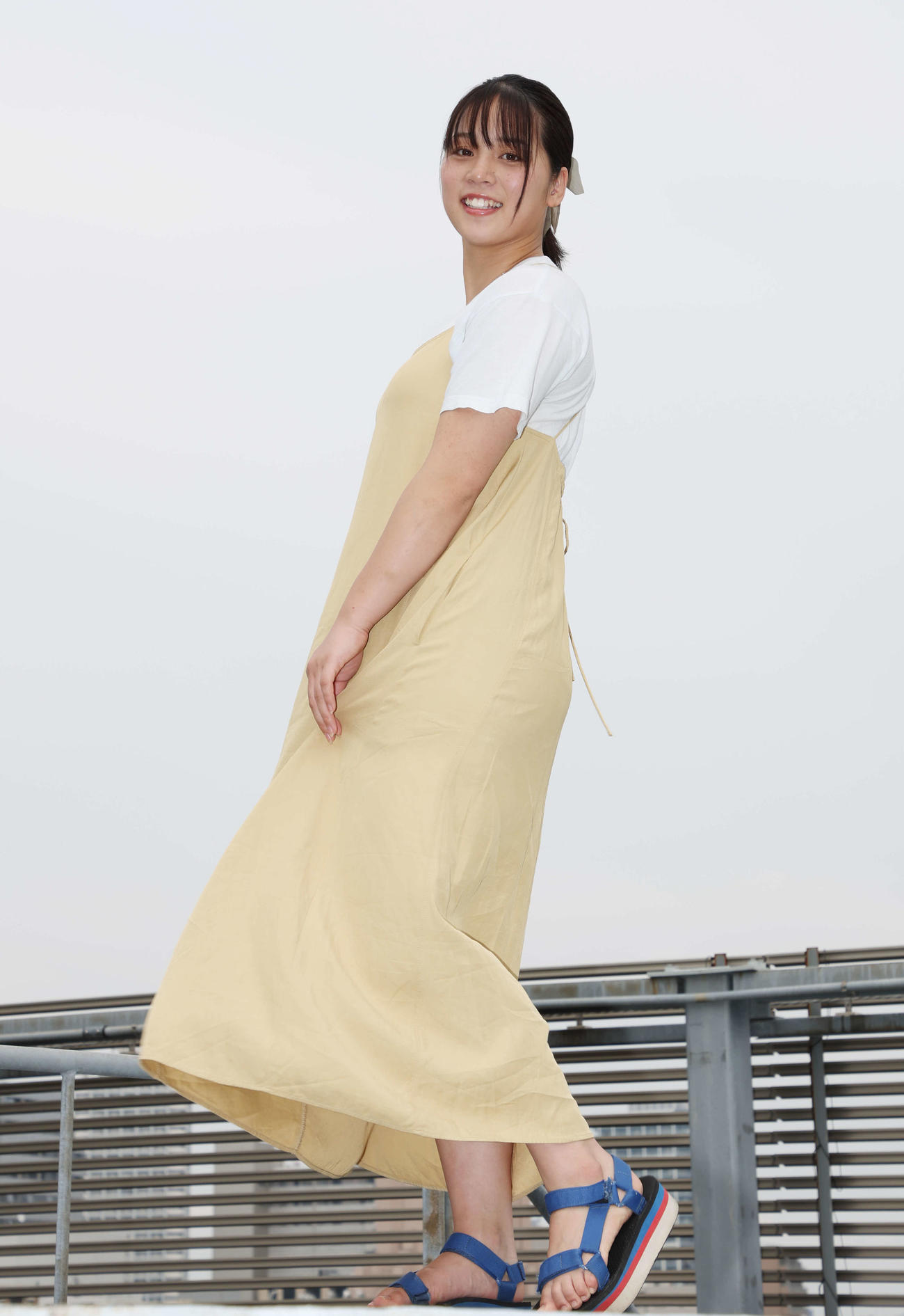 女子大生になり落ち着いた笑顔を見せる山岡雅弥（撮影・宮地輝）