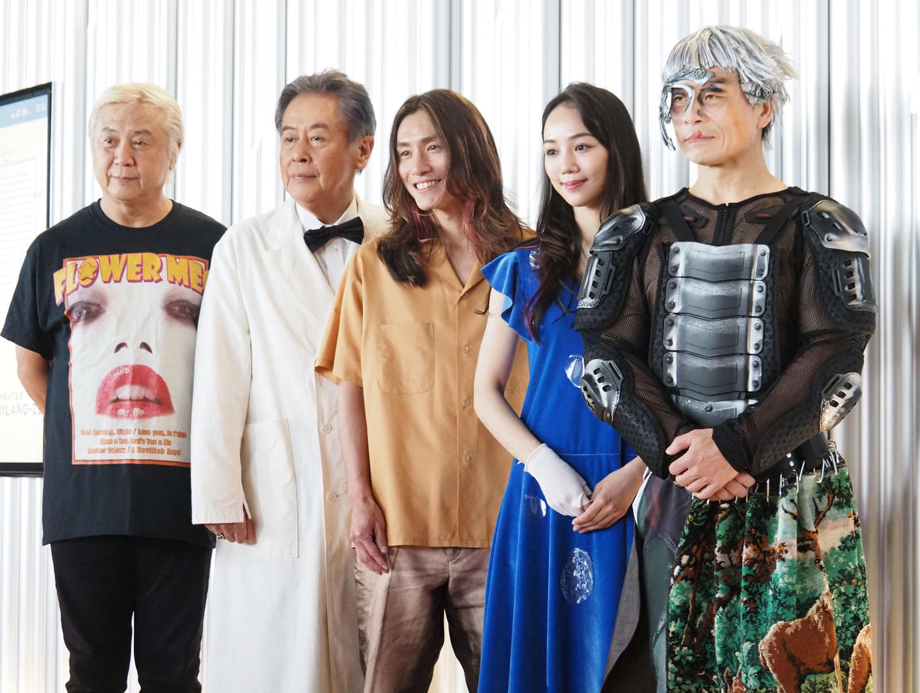 舞台「少女都市からの呼び声」取材会に出席した、左から演出の金守珍、風間杜夫、安田章大、咲妃みゆ、三宅弘城（撮影・遠藤尚子）
