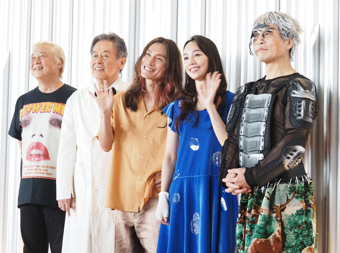 舞台「少女都市からの呼び声」取材会に出席した、左から演出の金守珍、風間杜夫、安田章大、咲妃みゆ、三宅弘城（撮影・遠藤尚子）