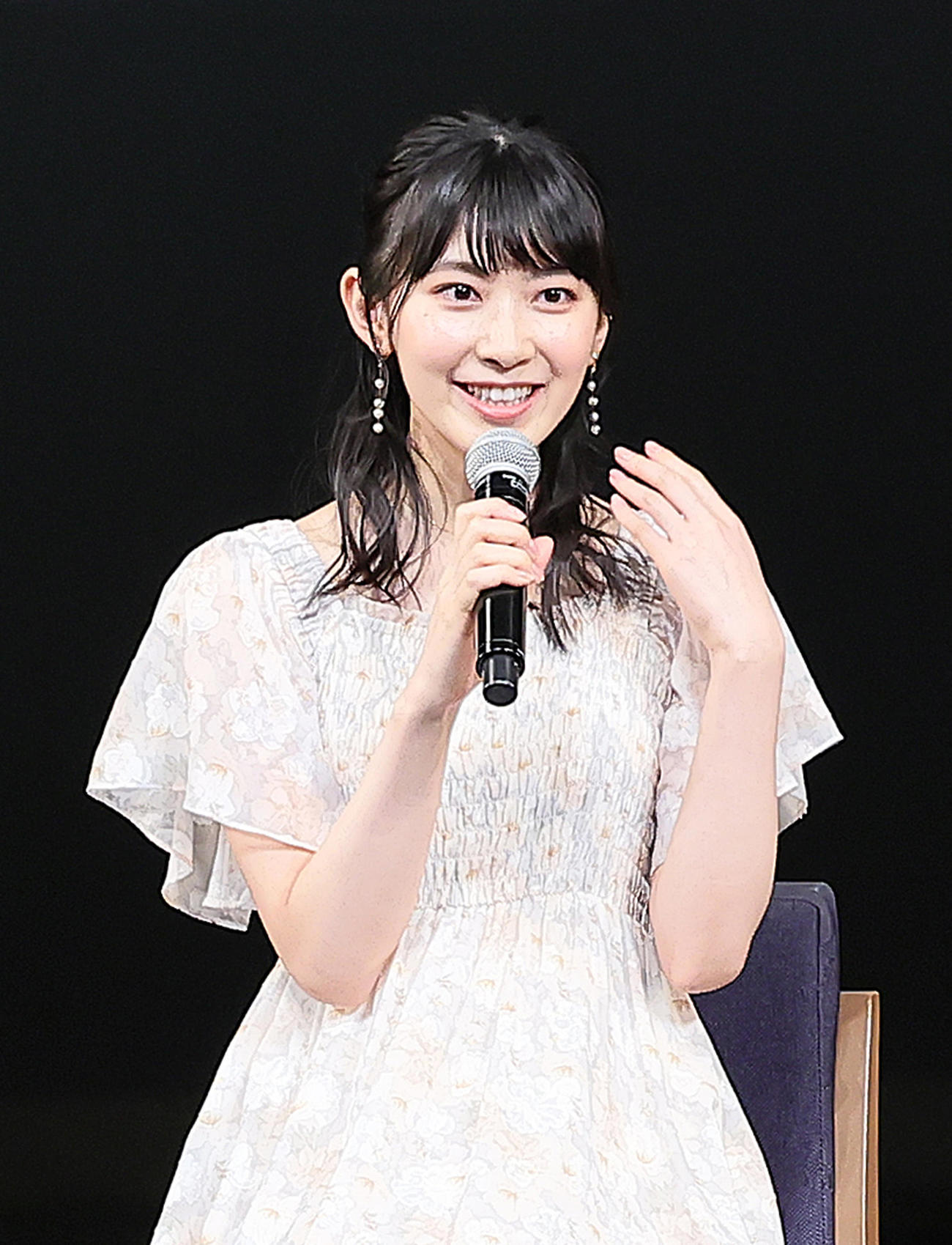 トークショーに笑顔を見せるお天気キャスターの檜山沙耶（撮影・足立雅史）