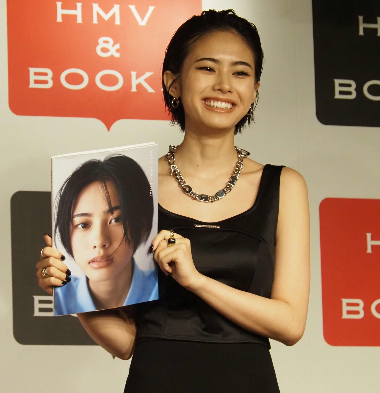 写真集「Sirius」発売記念イベントを開催した安斉星来（撮影・遠藤尚子）