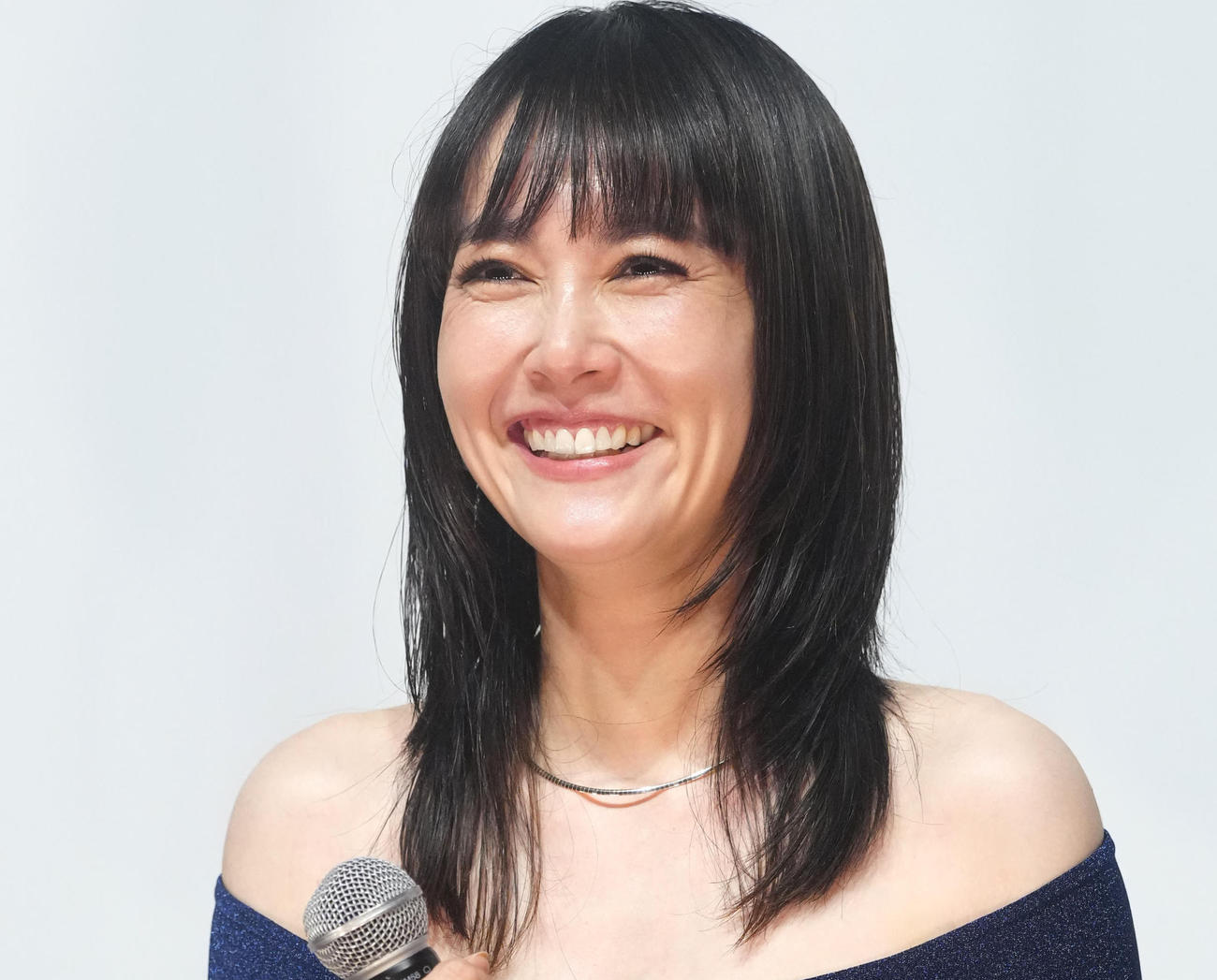 映画「658km、陽子の旅」の舞台あいさつで笑顔を見せる菊地凛子（撮影・江口和貴）