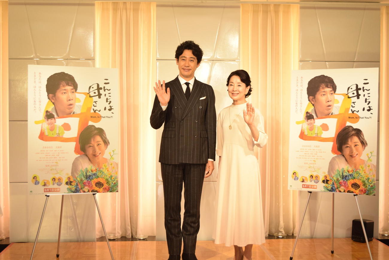 映画への意気込みを語った大泉洋（左）と吉永小百合（撮影・阪口孝志）