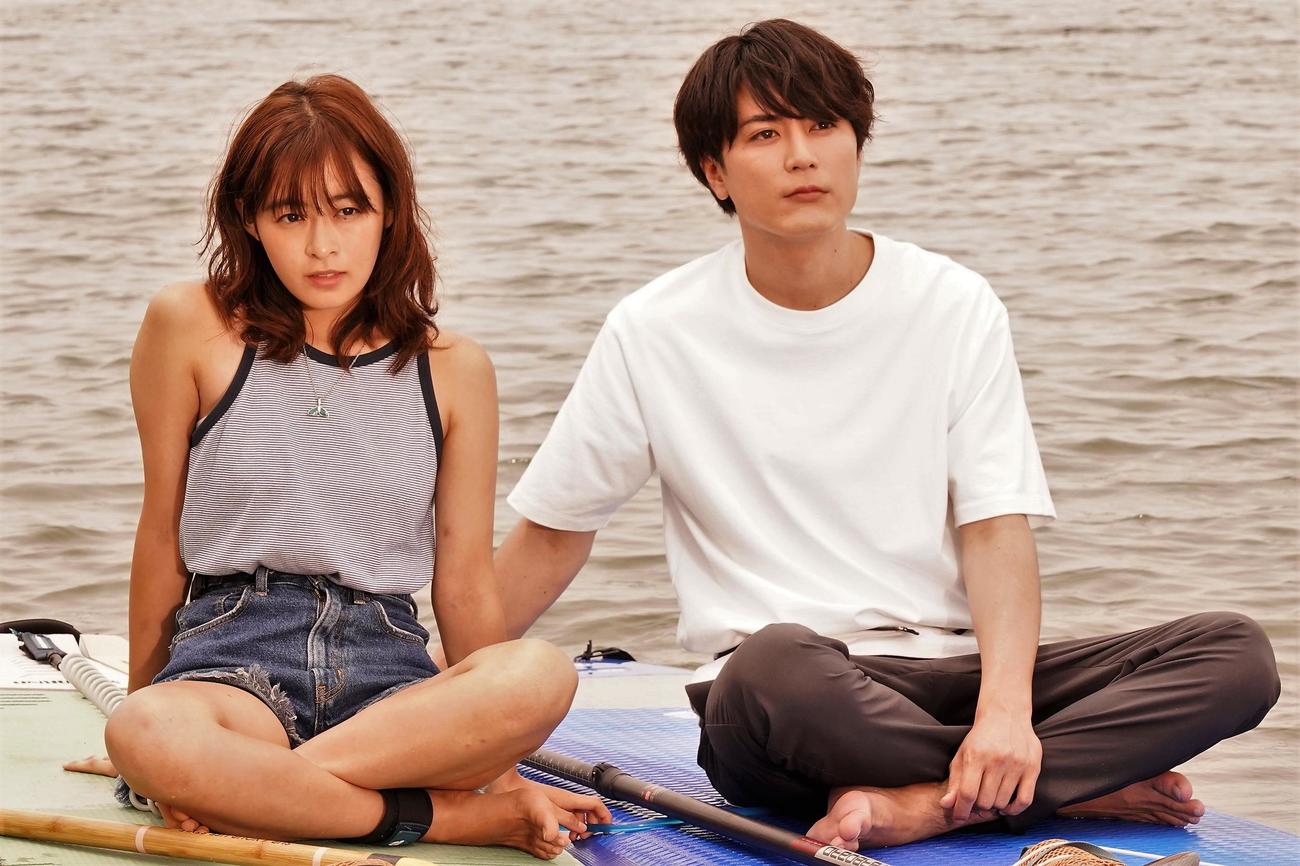 「真夏のシンデレラ」に出演する森七菜、間宮祥太朗（C）フジテレビ