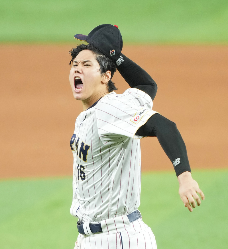 WBC決勝　日本対米国　世界一を決め、喜びを爆発させ帽子を投げる大谷翔平(2023年3月21日)