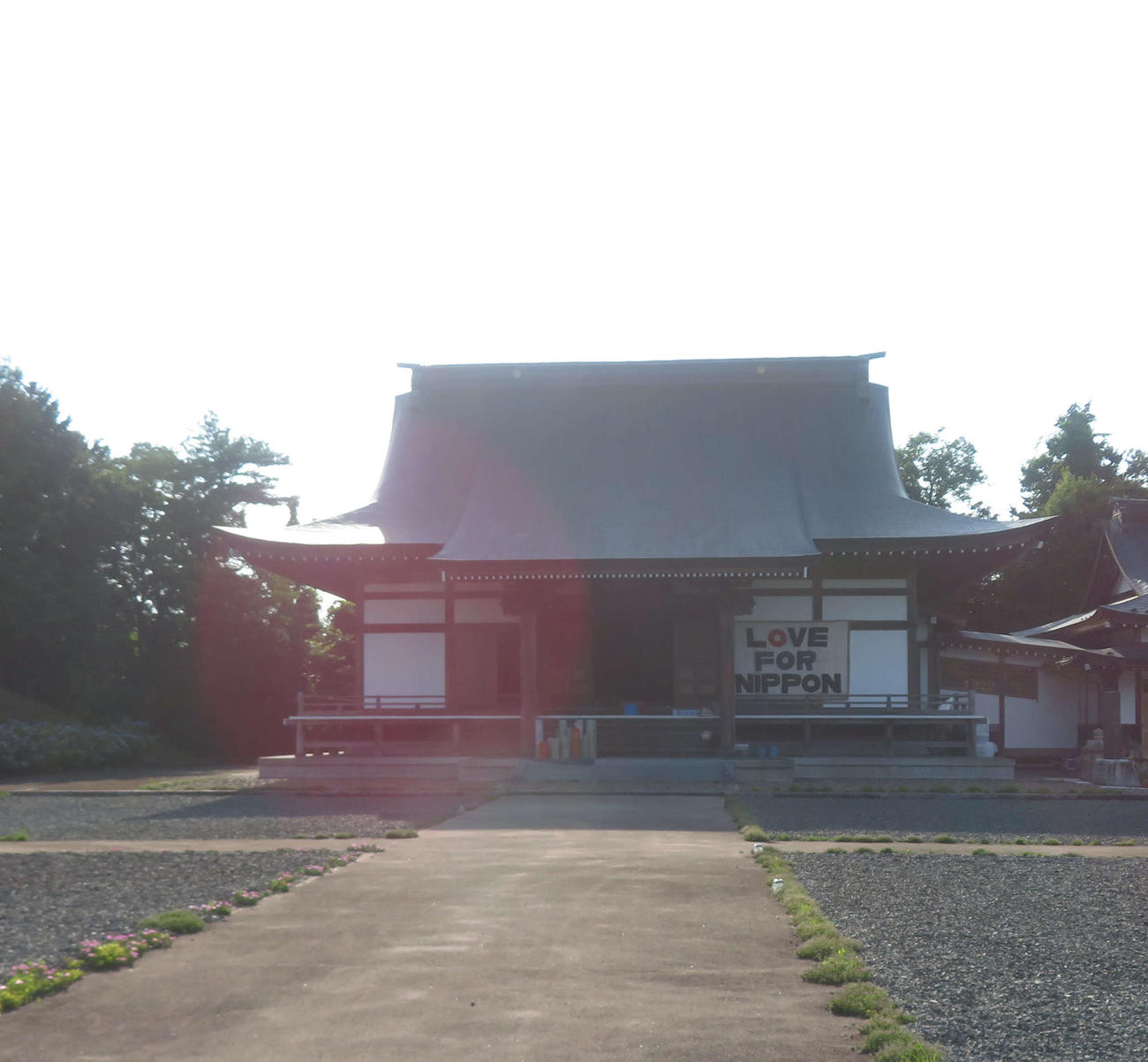 キャンドル・ジュン氏が登場した東日本大震災復興のイベントが行われた寺