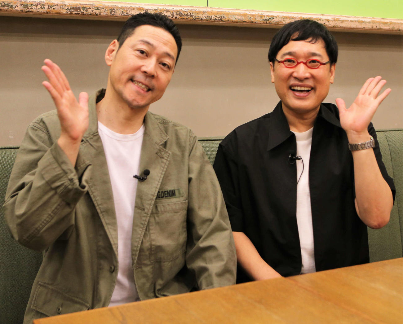 BSよしもと「東野山里のインプット」に出演する東野幸治（左）、山里亮太