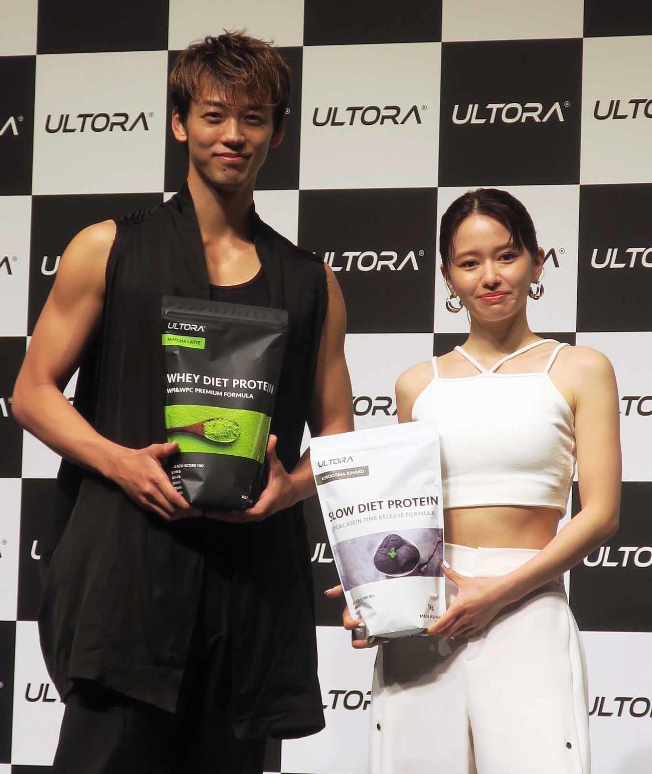 「ULTORA」アンバサダー就任発表会で。左から、竹内涼真、山本舞香