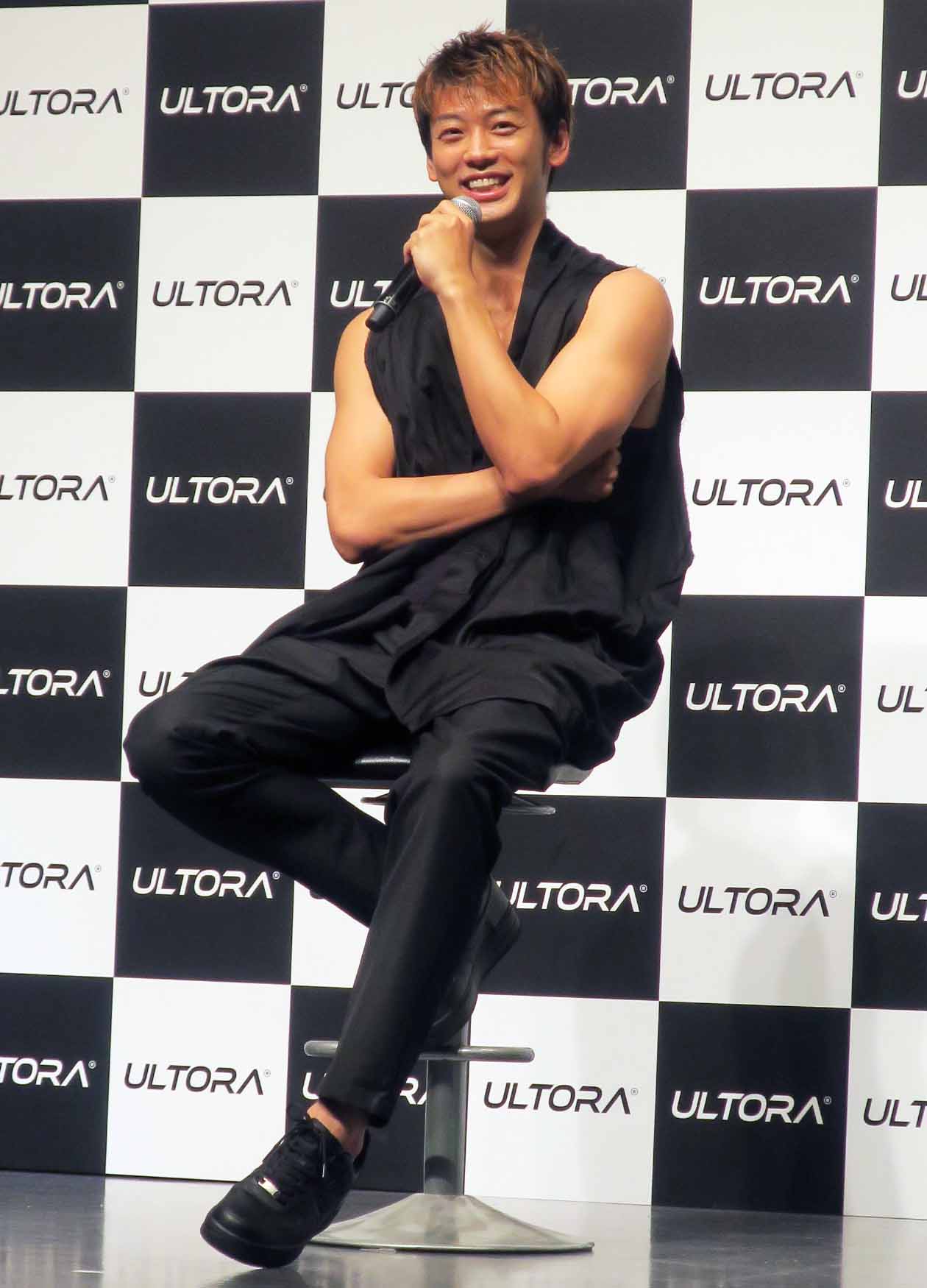 「ULTORA」アンバサダー就任発表会に登場した竹内涼真