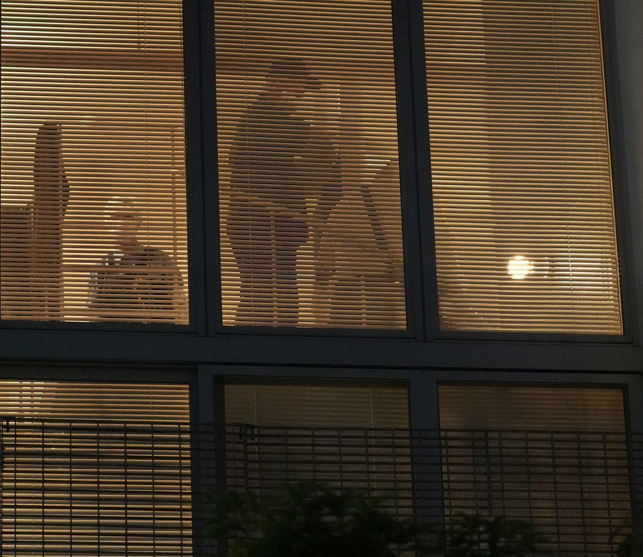 ryuchellさんが亡くなったと思われる部屋では警察による現場検証が行われていた