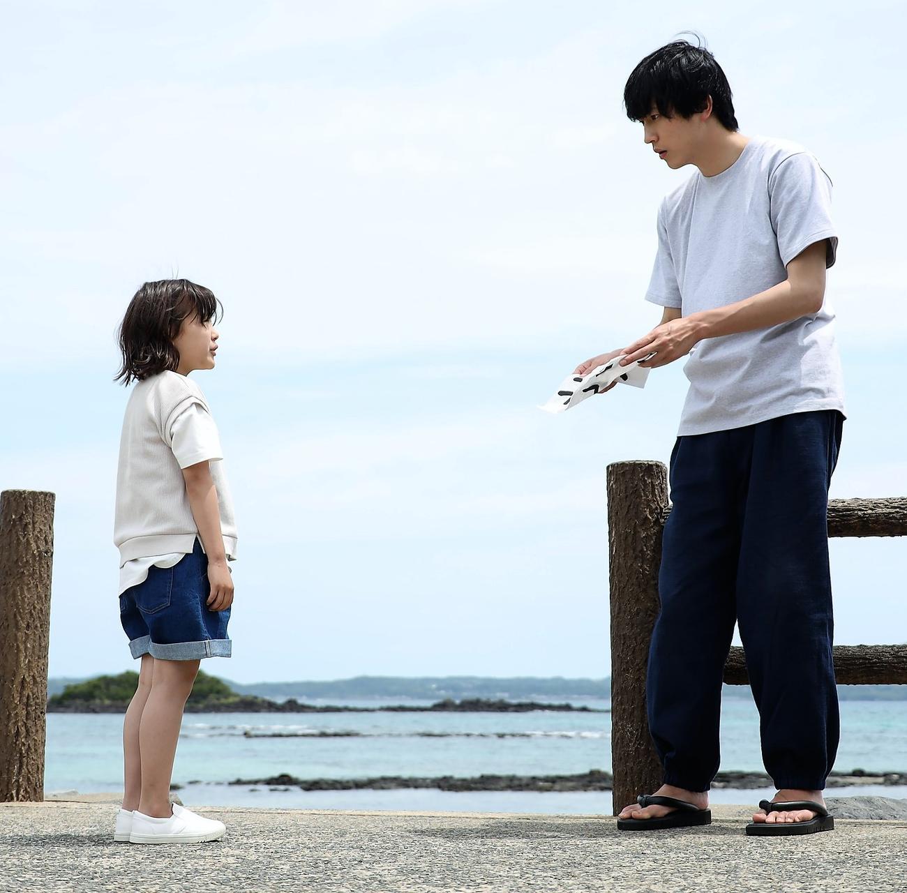 「ばらかもん」に出演する宮崎莉里沙、杉野遥亮（C）フジテレビ