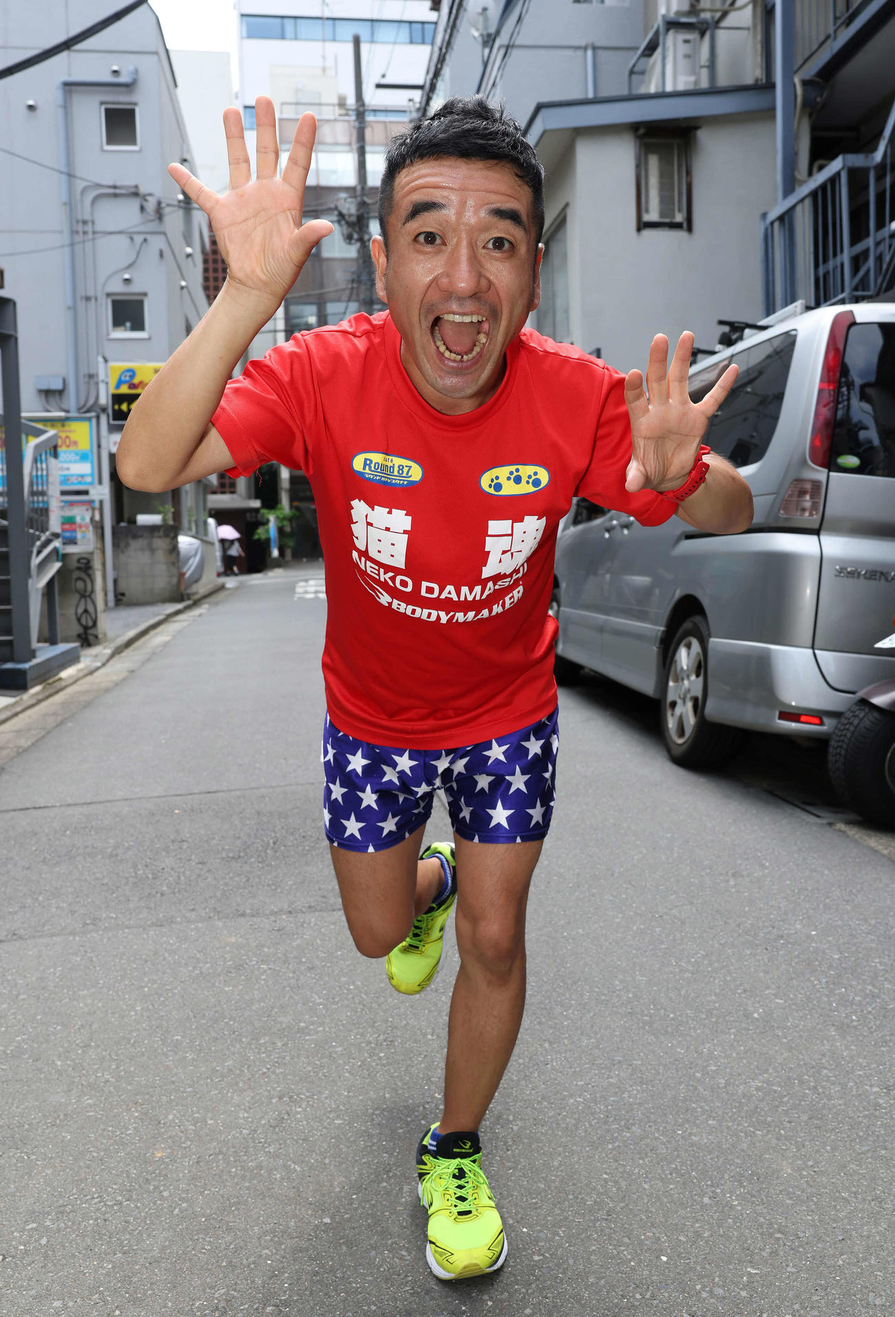 今年45歳でフルマラソンの自己ベストをマークした猫ひろし