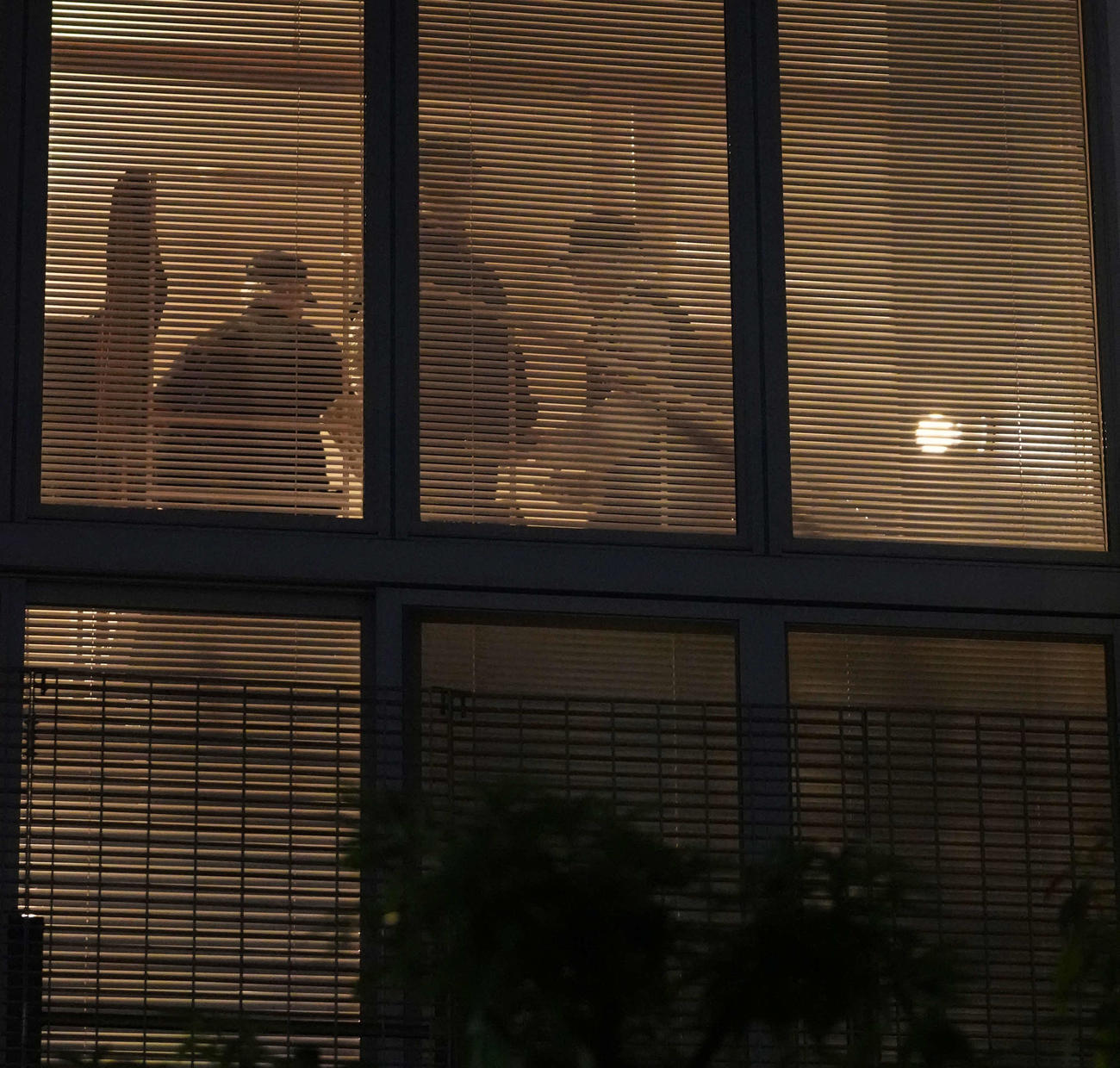 ryuchellさんが亡くなったと思われる部屋では警察による現場検証が行われていた