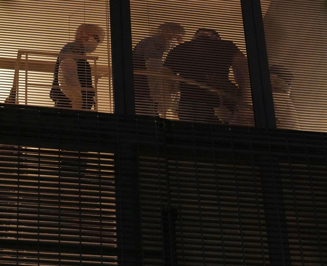 ryuchellさんが亡くなったと思われる部屋では警察による現場検証が行われていた