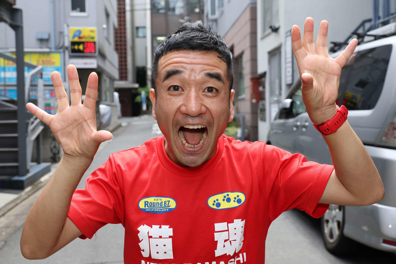 今年45歳でフルマラソンの自己ベストをマークした猫ひろしさん（撮影・丹羽敏通）