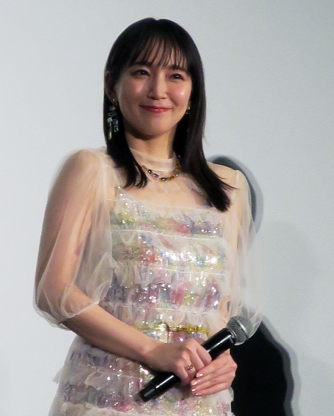 主演映画「アイスクリームフィーバー」初日舞台あいさつに登場した吉岡里帆