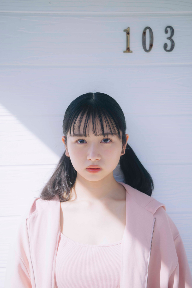 日向坂46上村ひなのファースト写真の先行カット