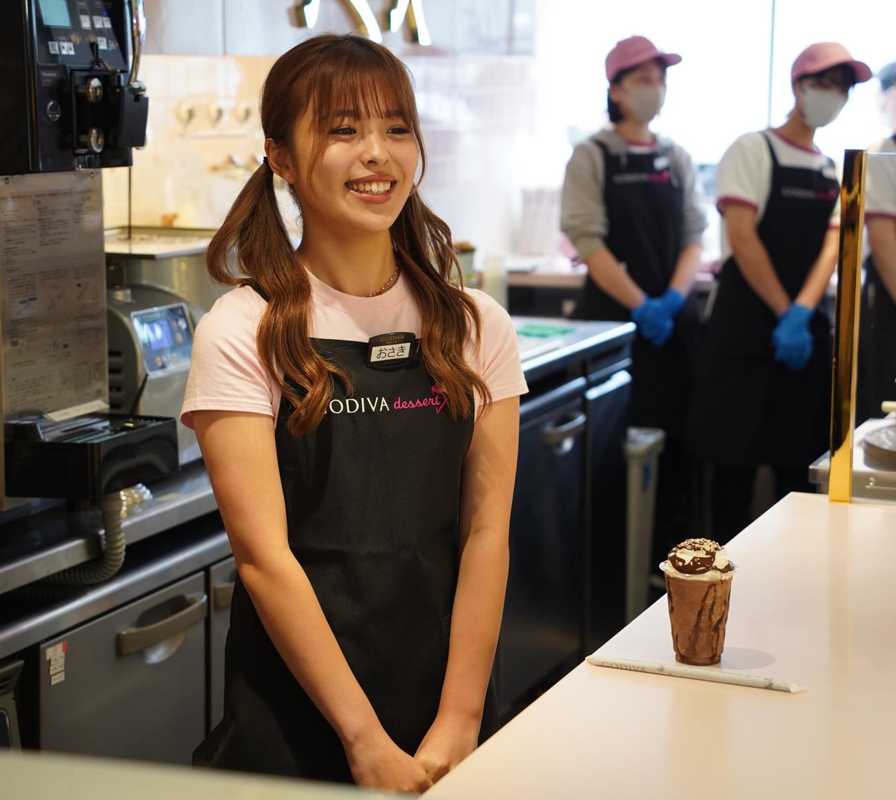 「ゴディバデザート　原宿店」のオープン記念イベントに出席した、おさき（撮影・佐藤勝亮）