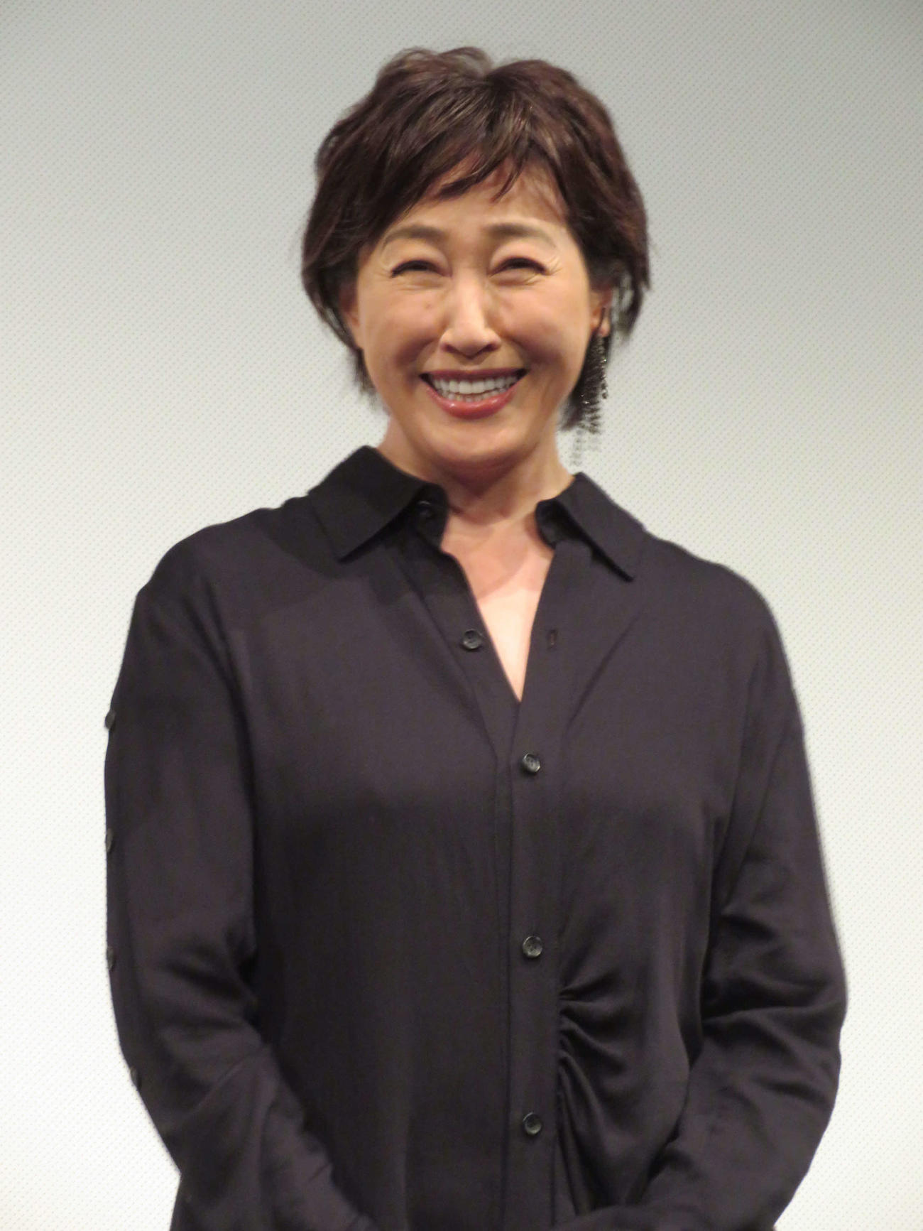 映画「瞼の転校生」舞台あいさつで笑みを浮かべる高島礼子（撮影・村上幸将）