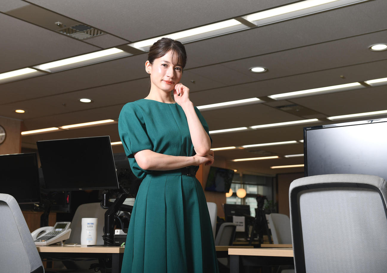 「経済番組に携わるようになり世界情勢に敏感になりました」と心境を語るTBS宇内梨沙アナ（撮影・たえ見朱実）