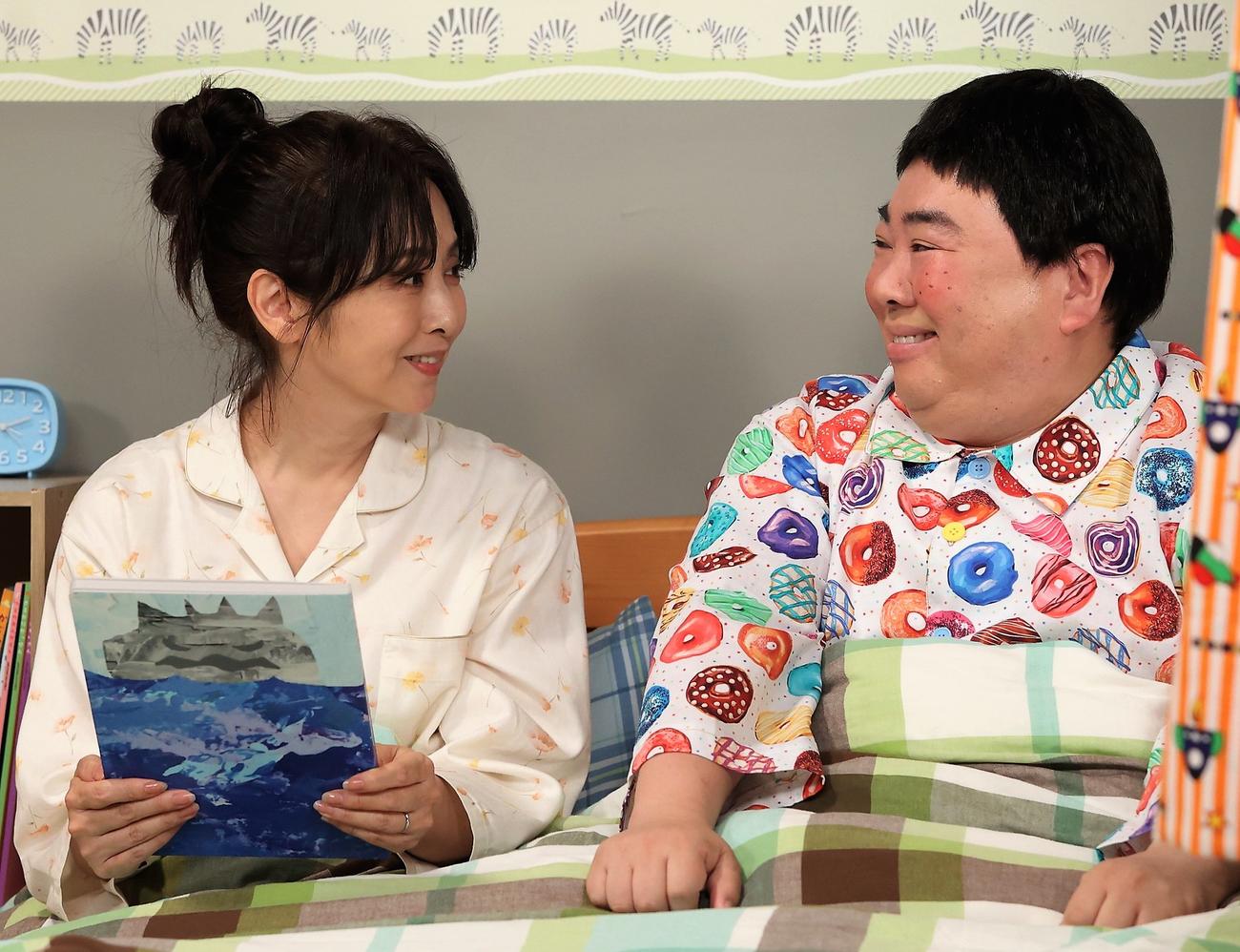 「ドリフに大挑戦！夏だ！コントだ！大笑いSP」に出演する斉藤由貴、ドランクドラゴン塚地武雅（C）フジテレビ