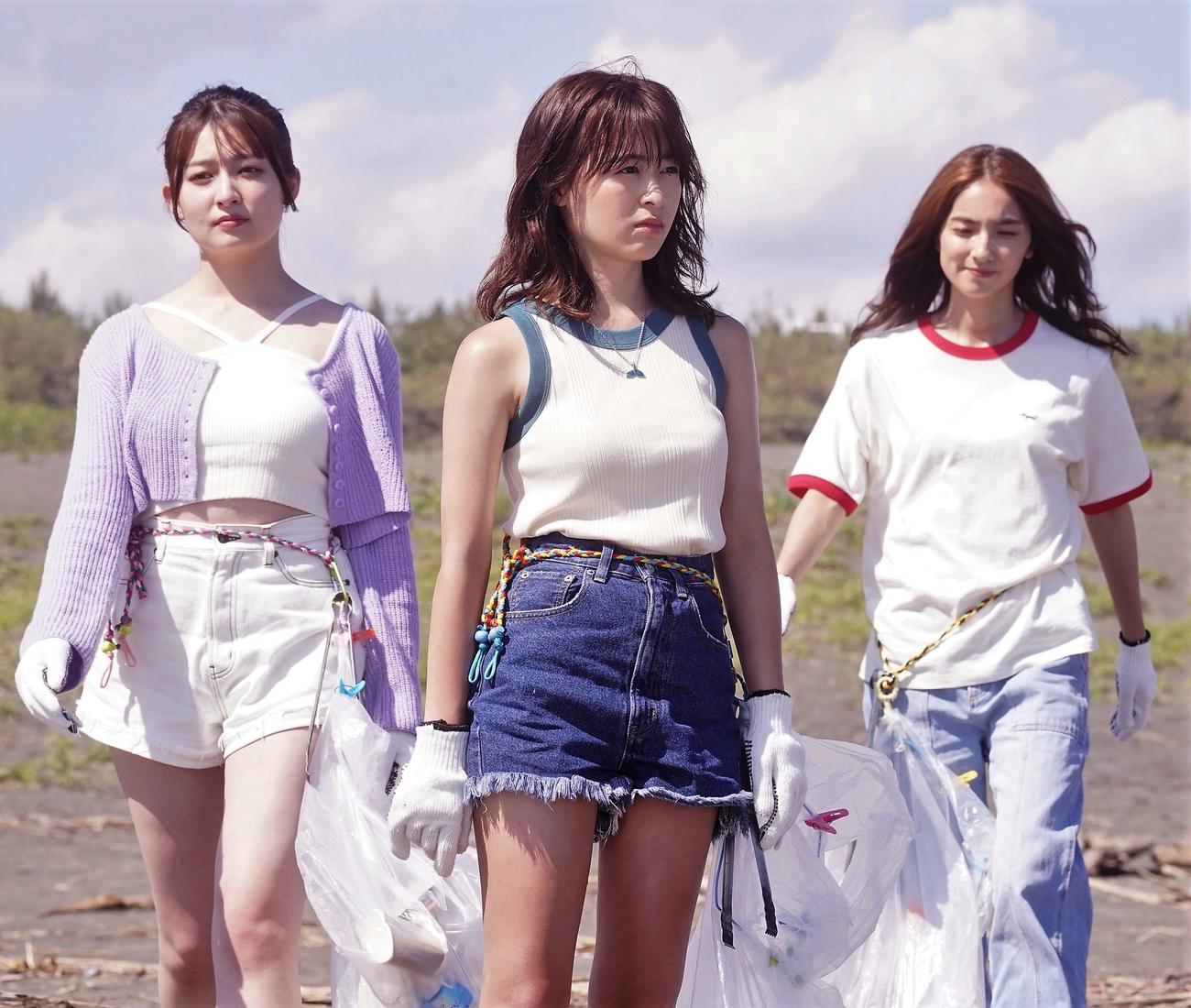 「真夏のシンデレラ」に出演する、左から吉川愛、森七菜、仁村紗和（C）フジテレビ