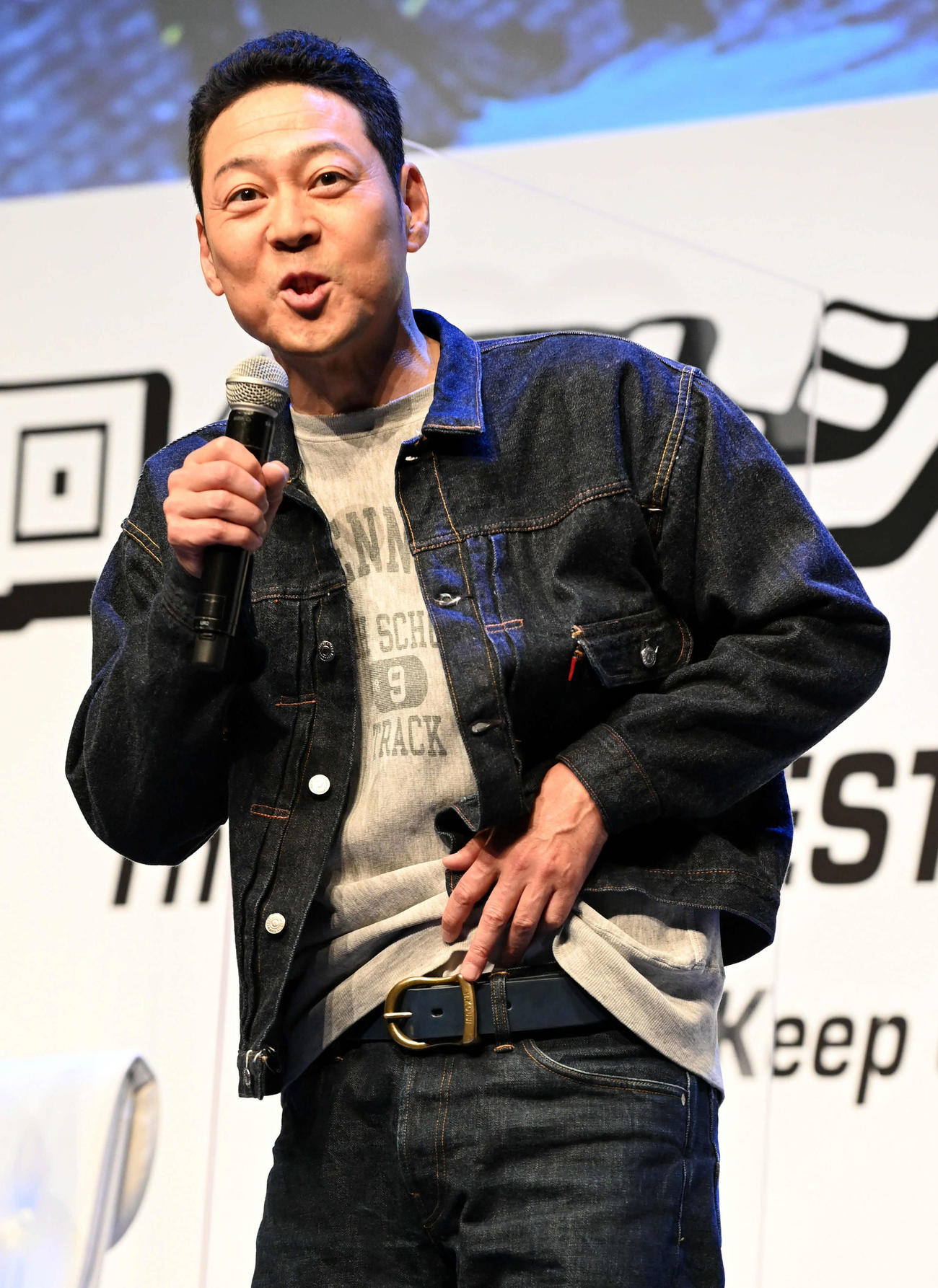 東野幸治（2021年11月撮影）