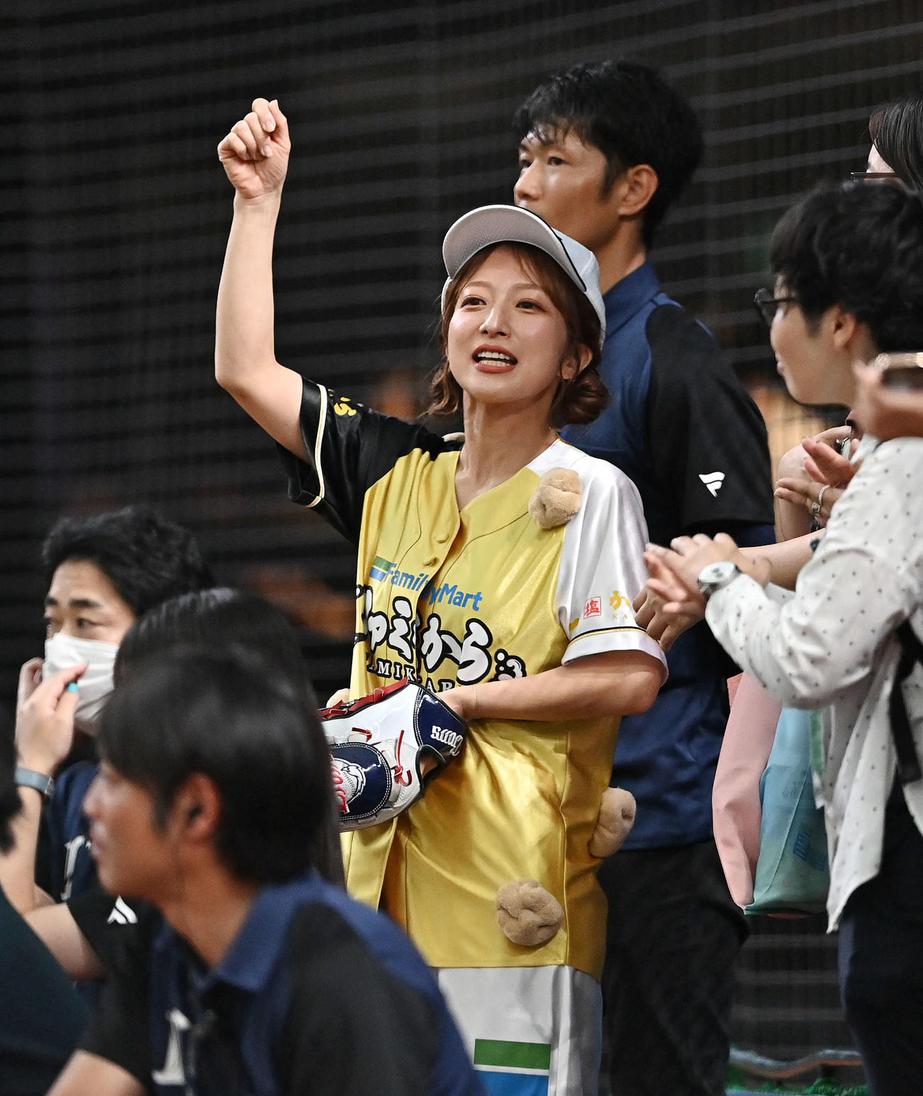 西武対日本ハム　始球式臨む辻希美（撮影・滝沢徹郎）