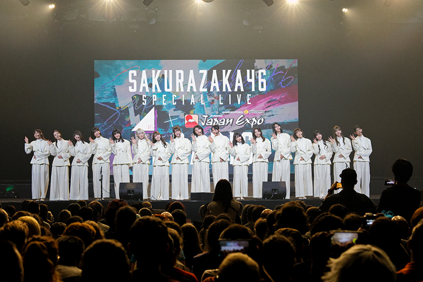 パリで初の海外公演を行った櫻坂46（撮影・KASONO TAKAMURA）