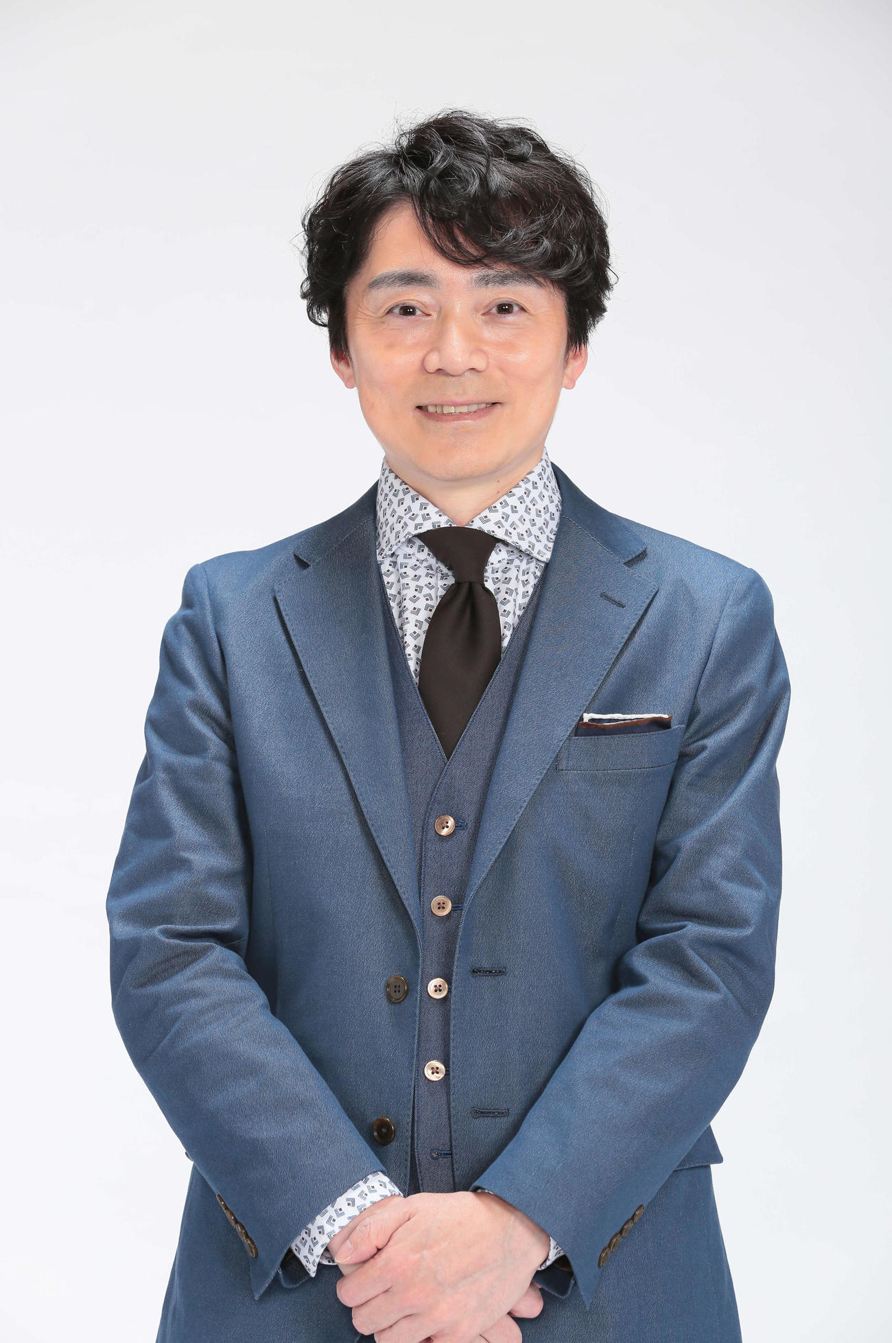 NHK連続テレビ小説「ブギウギ」の「語り」を担当する高瀬耕三アナウンサー