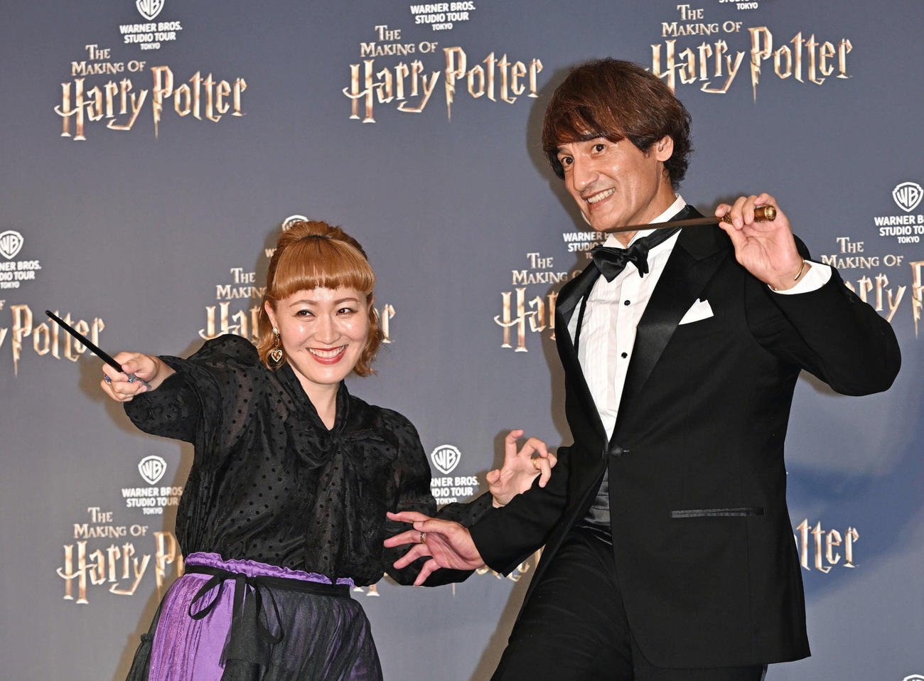 丸山桂里奈（左）と本並健治氏夫妻（2023年6月撮影）