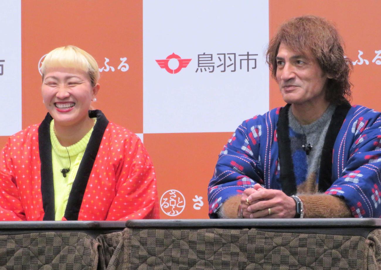 本並健治氏と丸山桂里奈（2021年12月撮影）