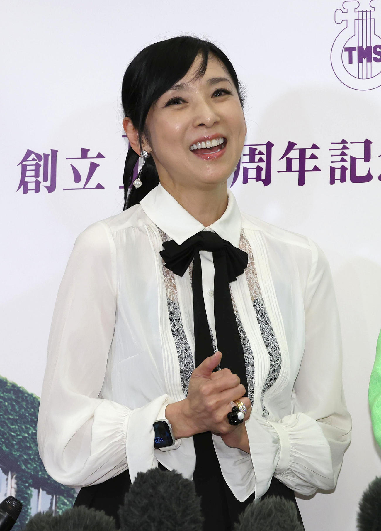 宝塚音楽学校創立110周年記念式典を終え代表インタビューで思い出を語る黒木瞳（撮影・白石智彦）