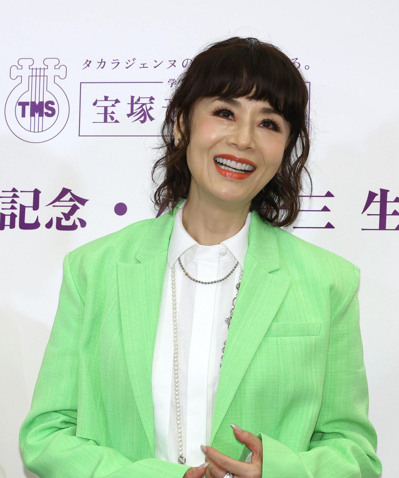 宝塚音楽学校創立110周年記念式典を終え代表インタビューで思い出を語る大地真央（撮影・白石智彦）