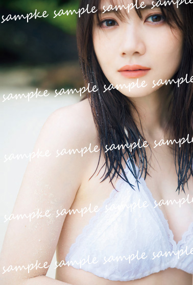 乃木坂46田村真佑ファースト写真集「恋に落ちた瞬間」の封入ポストカード