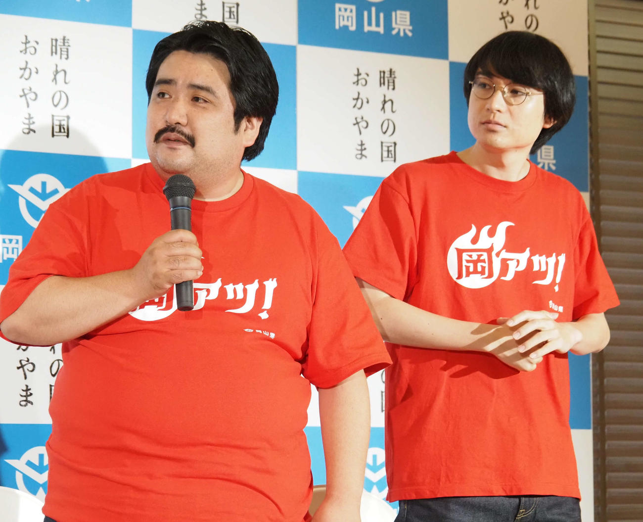 いま、岡山がアツい！岡山県「岡アツ！」PR発表会に出席した、空気階段の鈴木もぐら（左）と水川かたまり（撮影・遠藤尚子）