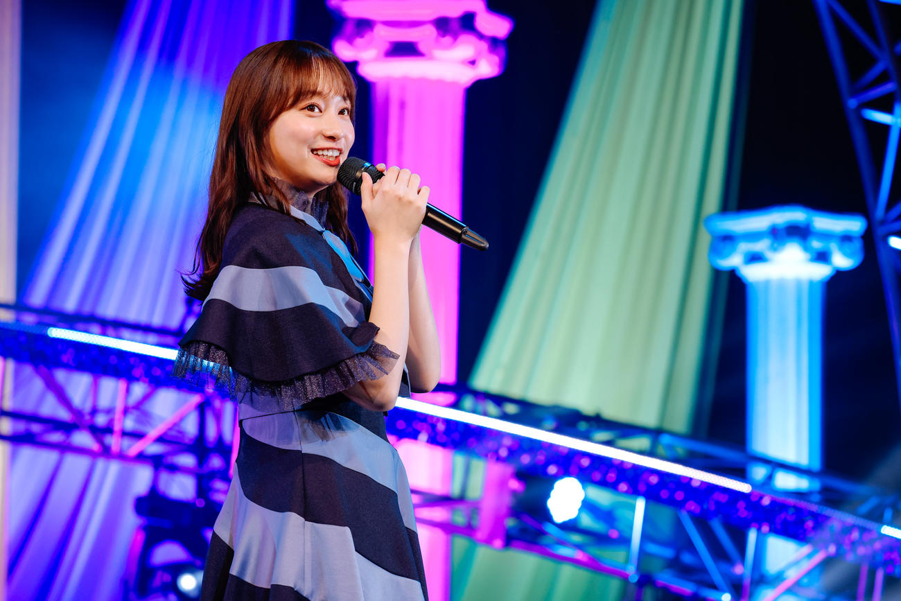 卒業セレモニーに出演した日向坂46影山優佳