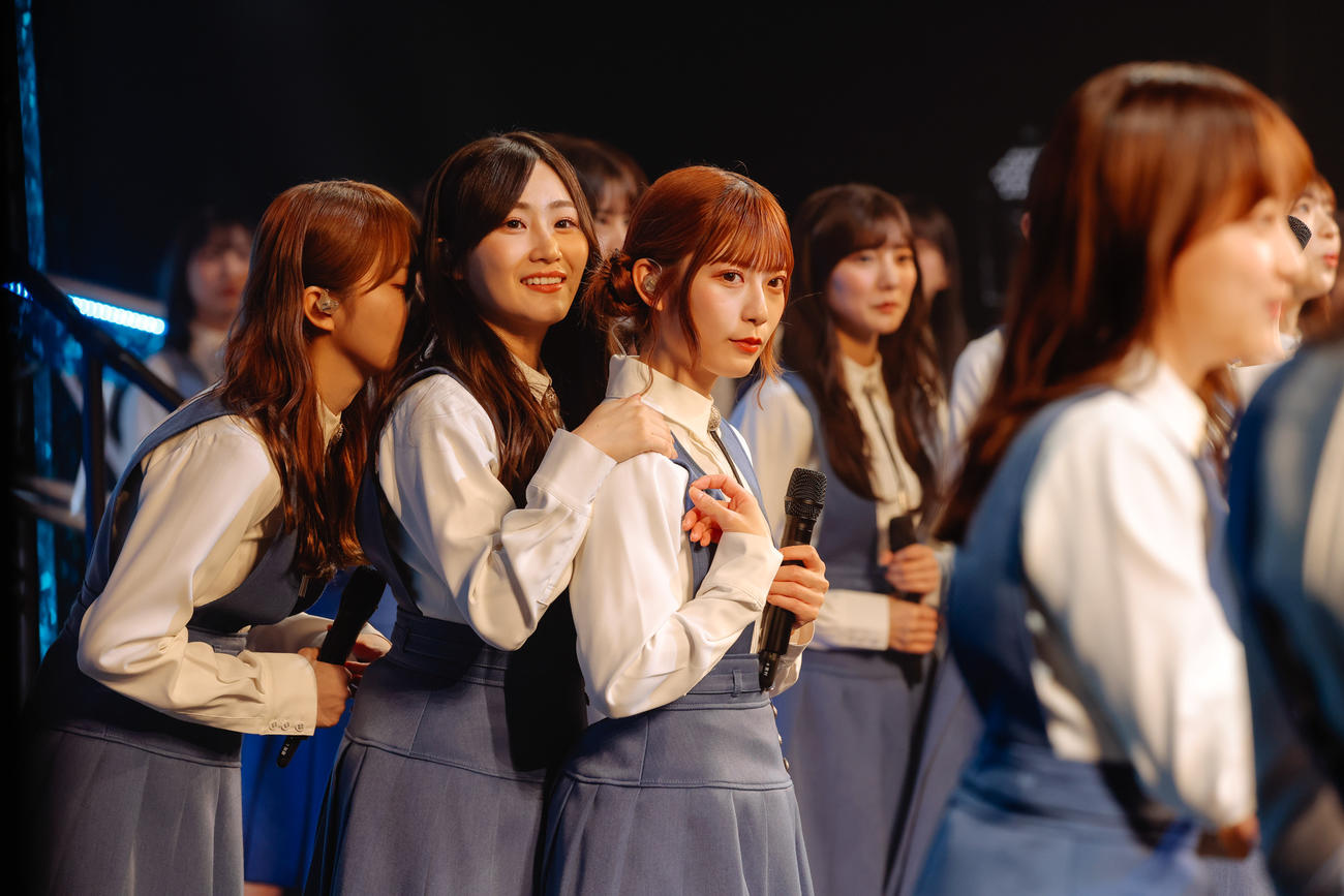 影山優佳の卒業セレモニーを開催した日向坂46