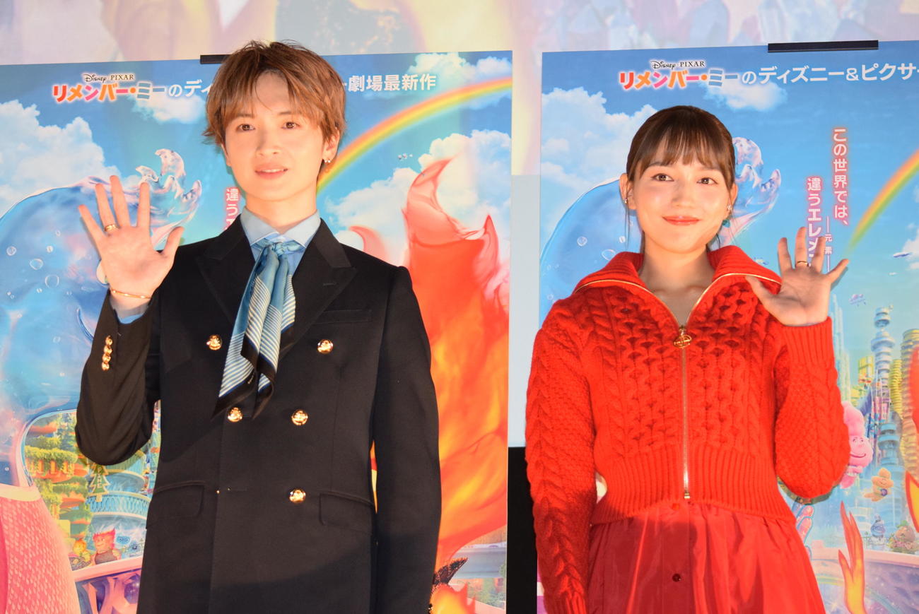 「マイ・エレメント」大阪プレミアに登壇した玉森裕太（左）と川口春奈