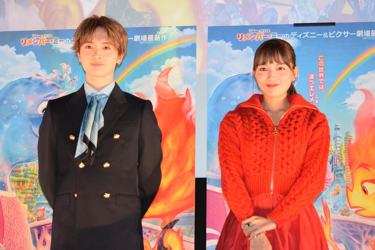 「マイ・エレメント」大阪プレミアに登壇した玉森裕太（左）と川口春奈