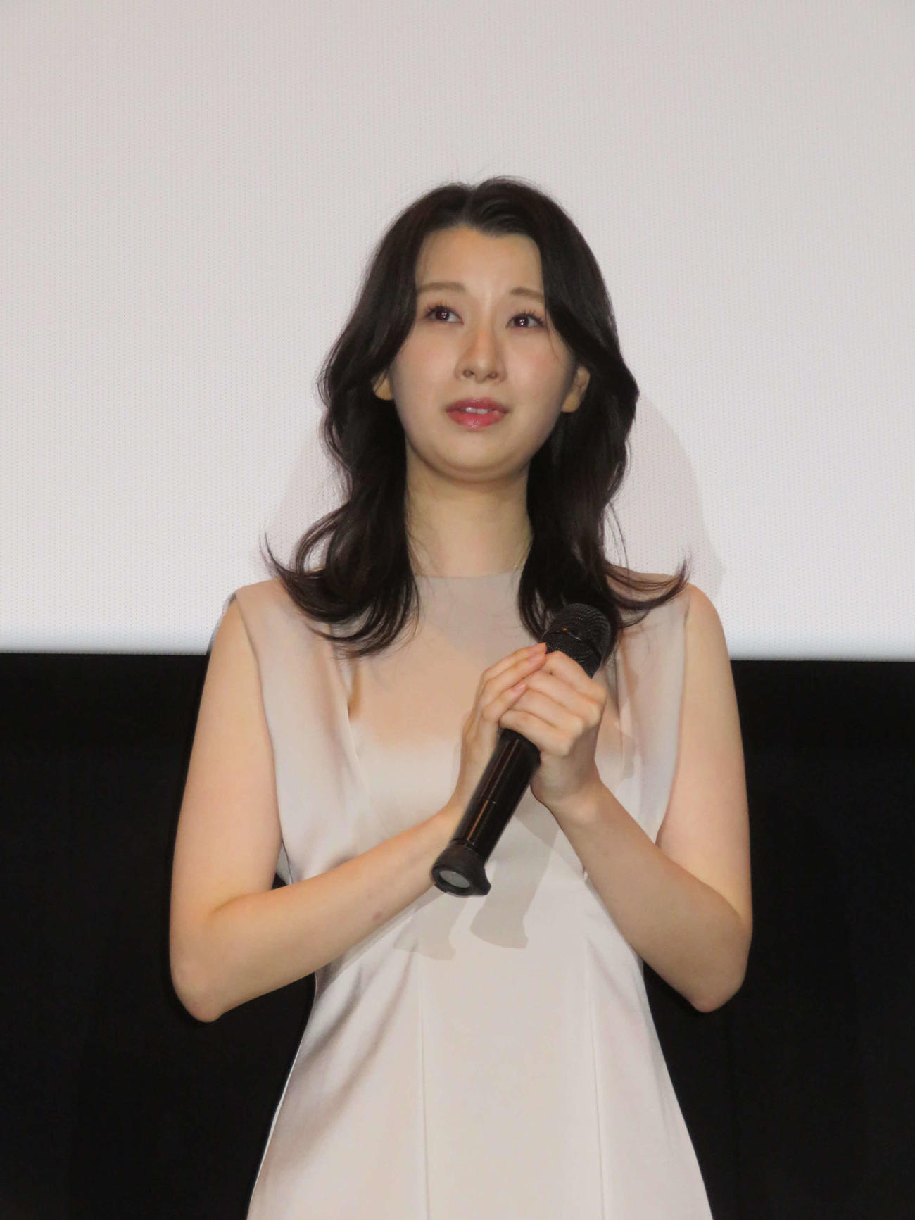 映画「セフレの品格　初恋」公開記念舞台あいさつに登壇した行平あい佳（撮影・村上幸将）