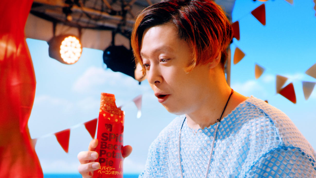 「スパイシーベーコンポテトパイ」の新CMに出演するKinKi Kids堂本剛