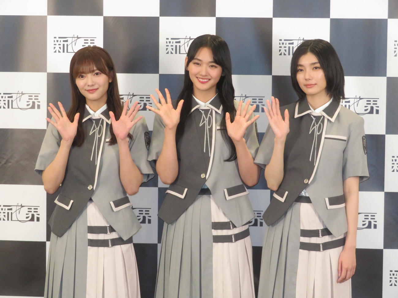 櫻坂46展「新せ界」の内覧会に出席した（左から）田村保乃、山崎天、藤吉夏鈴（撮影・横山慧）